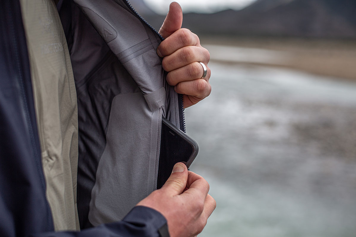 Switchback travel store best rain jackets